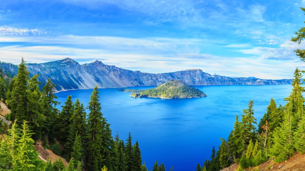 Crater Lake w Parku Narodowym Oregon w USA