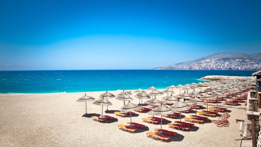 Plaża Mango w albańskiej Sarandzie