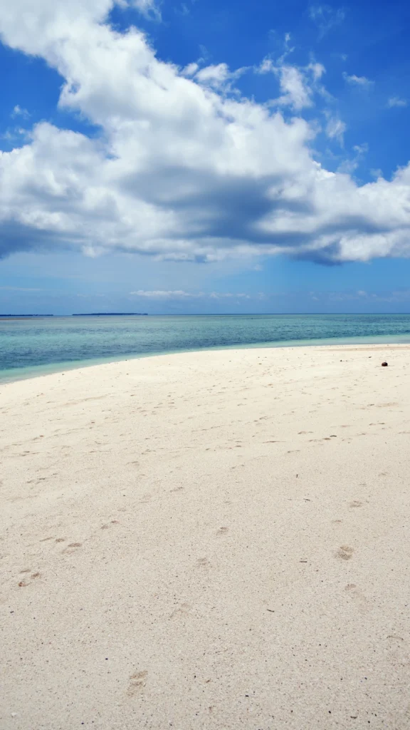 Szerokie plaże na wybrzeżu Kendwa na Zanzibarze