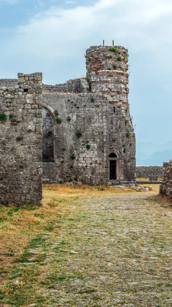 Twierdza Rozafa nad jeziorem Szkoderskim, Albania